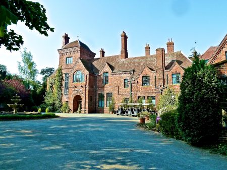 Aldwark Manor Photo © Paul Buckingham (cc-by-sa/2.0)
